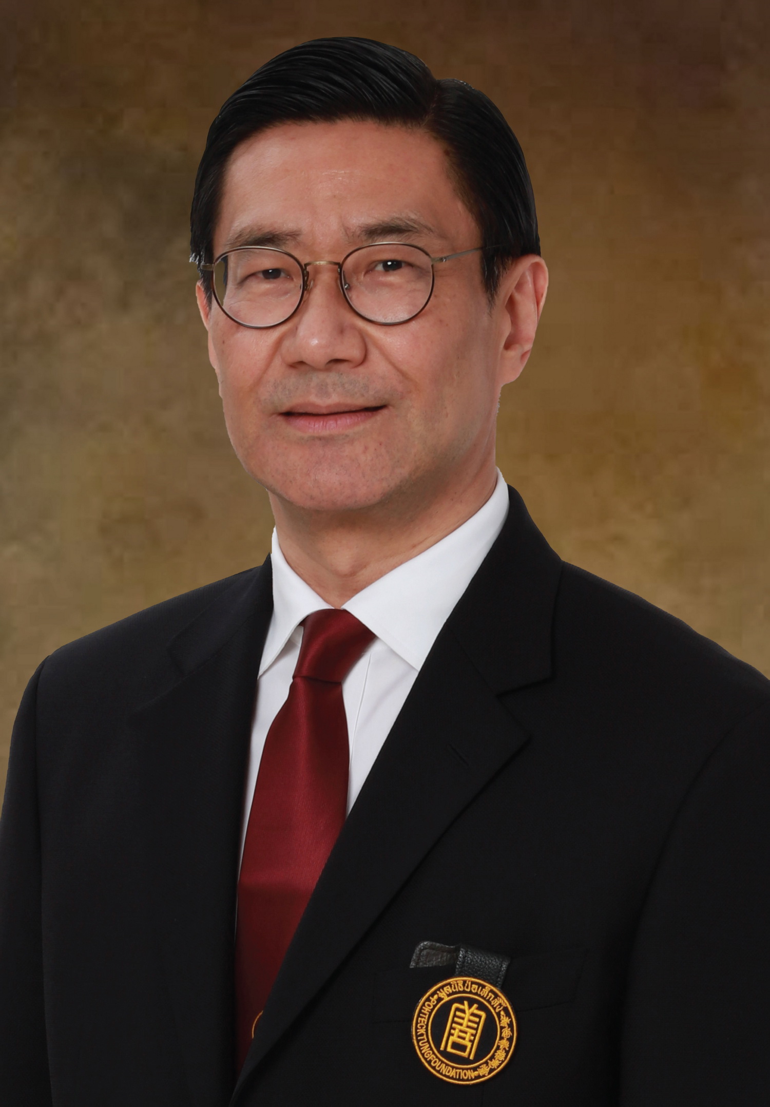 นายสุรพงศ์ เสรฐภักดี